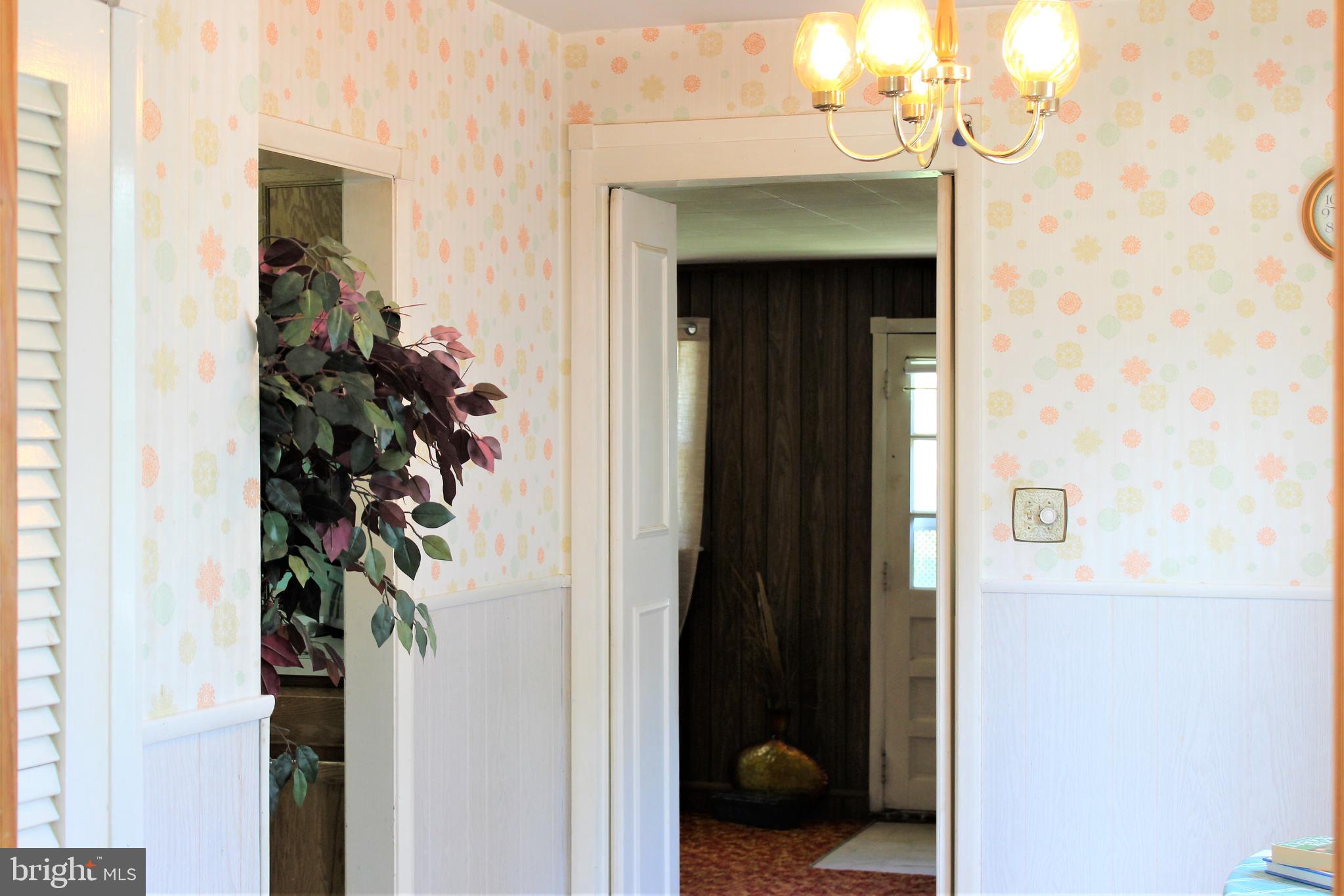 725 Silver Creek Road Baltimore, MD 21208 - Photo 10 of 41 Dinign room