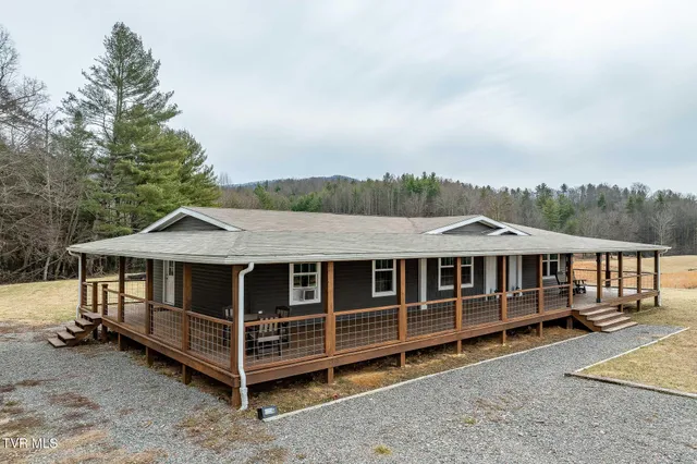 $550,000 | 3146 Divide Road, Mountain City, TN 37683