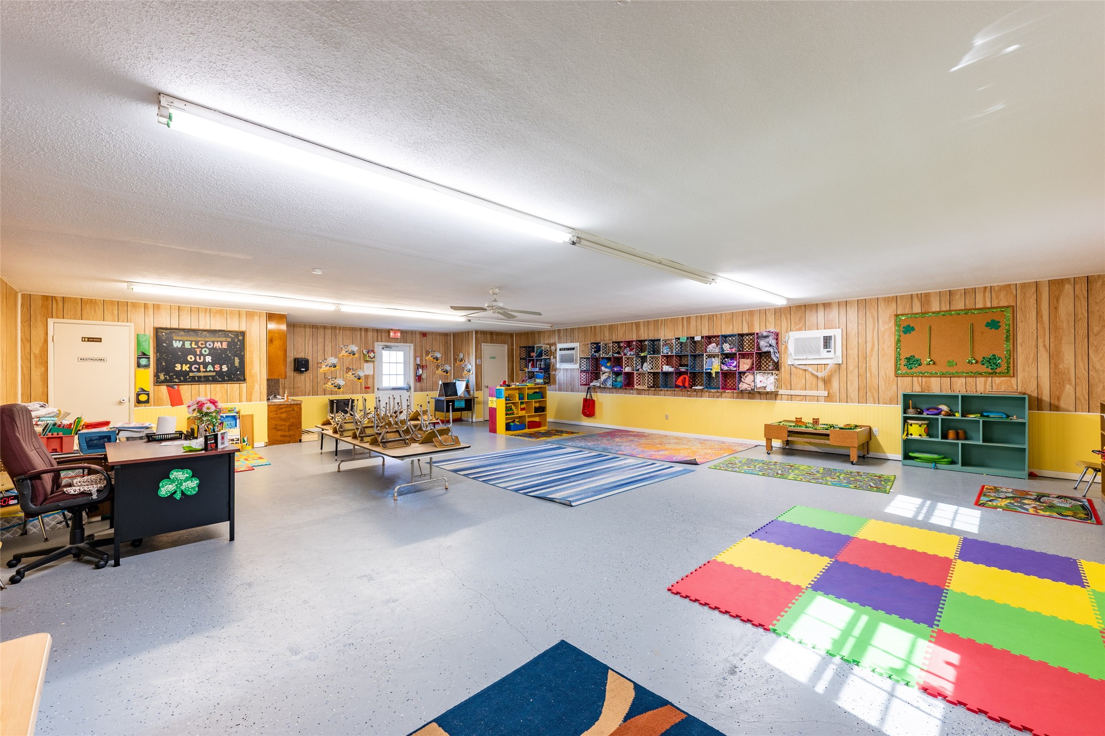 5111 Powerline Road Richmond, TX 77469 - Photo 15 of 22 a living room with furniture and a flat screen tv