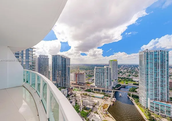 $4,500 | 41 Southeast 5th Street, Unit 2417, Miami, FL 33131