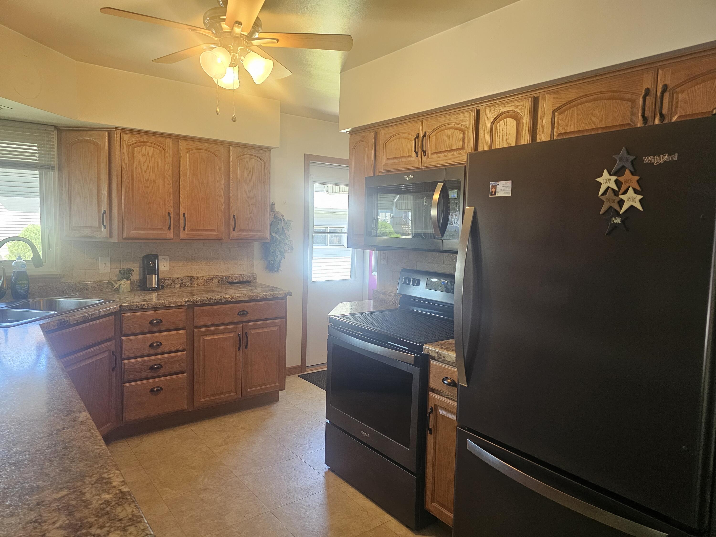 1714 Madison Street Manitowoc, WI 54220 - Photo 9 of 24 20260623_152246
