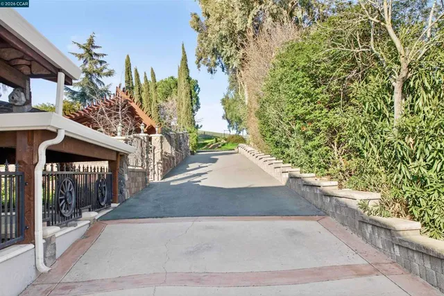 $1,675,000 | 1956-1956 Holly Drive, Concord, CA 94521