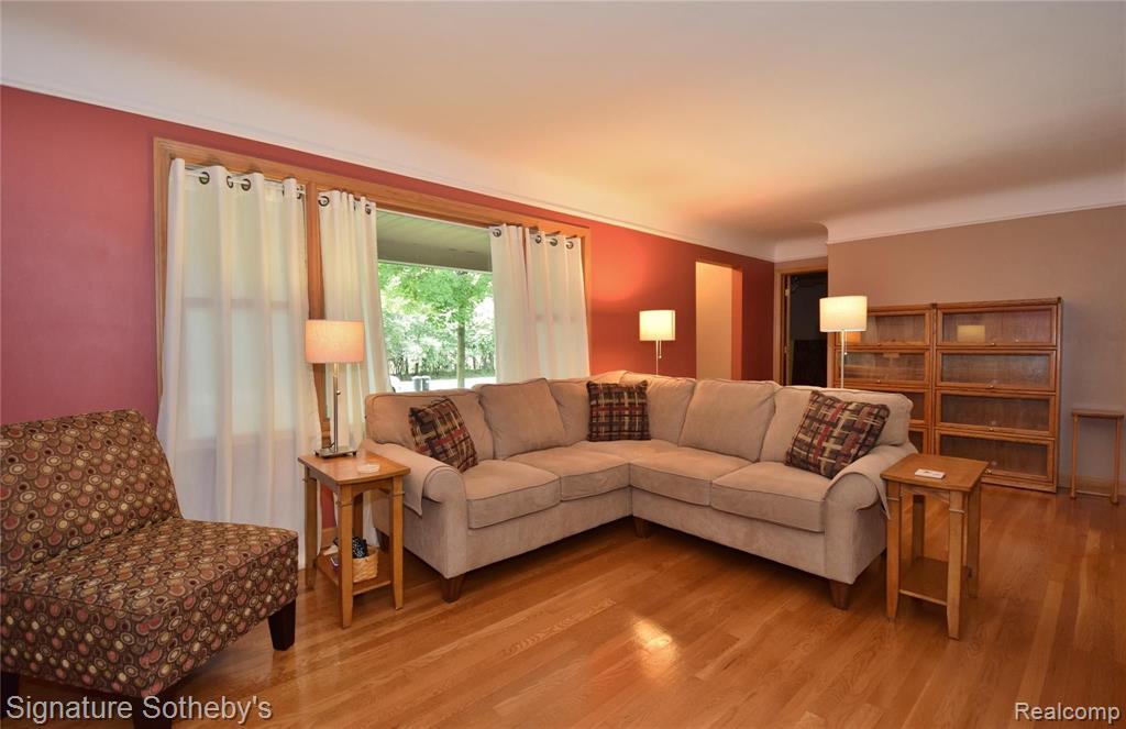 17190 Beverly Road Beverly Hills, MI 48025 - Photo 4 of 23
