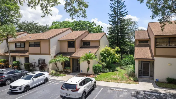 $330,000 | 3051 Northwest 48th Avenue, Unit 808, Coconut Creek, FL 33063