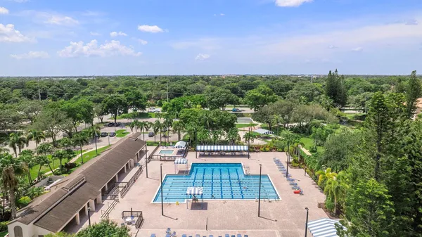 $330,000 | 3051 Northwest 48th Avenue, Unit 808, Coconut Creek, FL 33063