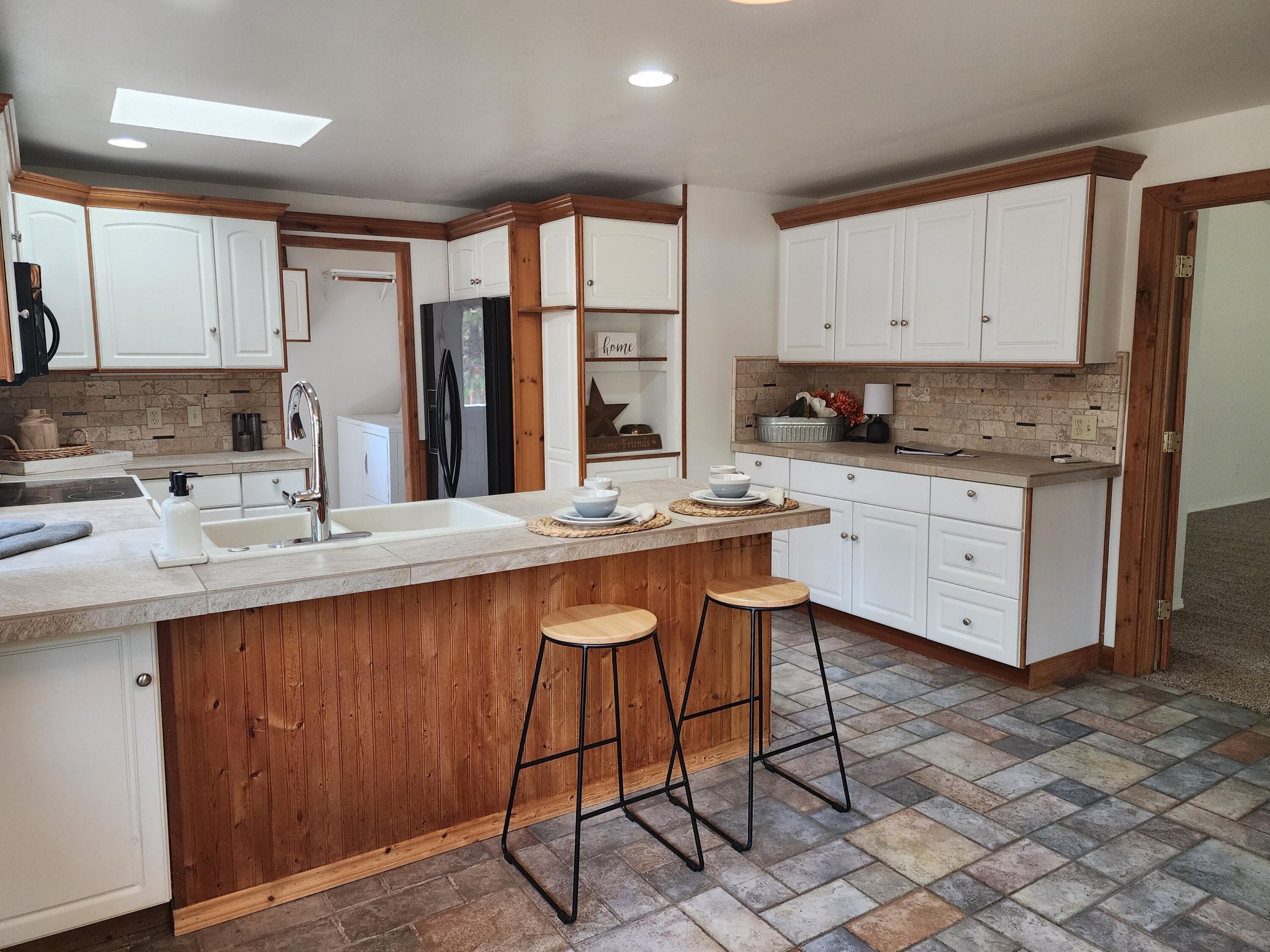 16506 Sprague Loop La Pine, OR 97739 - Photo 18 of 53 kitchen