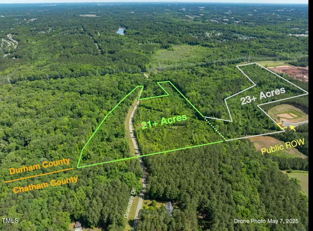 a view of a tennis court