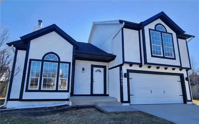 $425,000 | 21811 West 51st Street, Shawnee, KS 66226