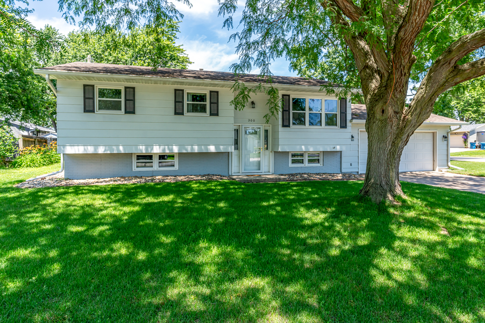 300 West Spring Street Eldridge, IA 52748 - Photo 1 of 20