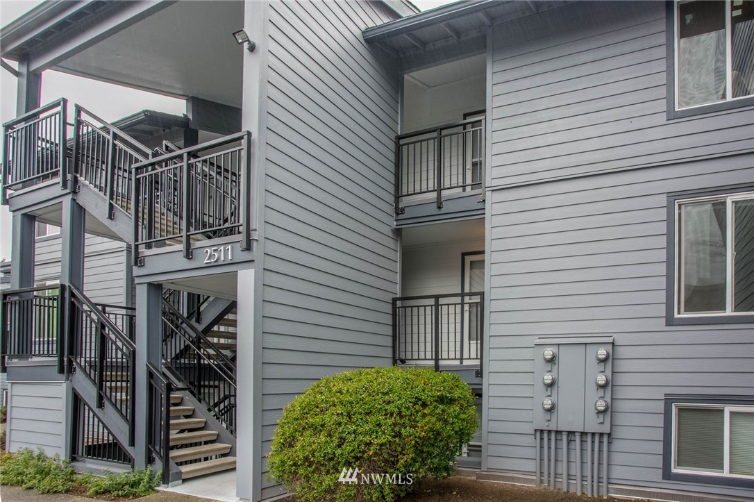 2511 Northeast 4th Street, Unit 323 Renton, WA 98056 - Photo 1 of 20