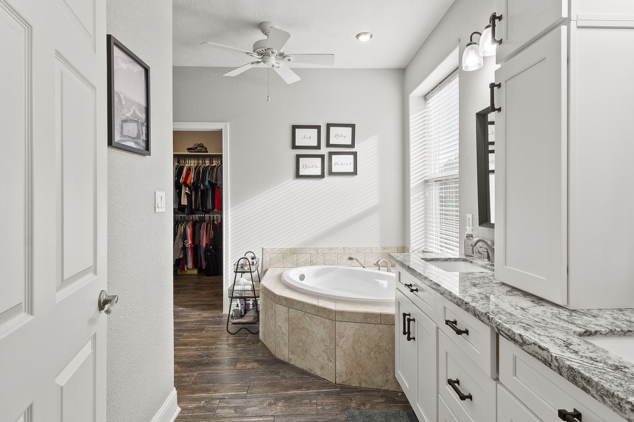 6938 Old Honey Island Road Kountze, TX 77625 - Photo 15 of 34 a spacious bathroom with a tub sink and mirror