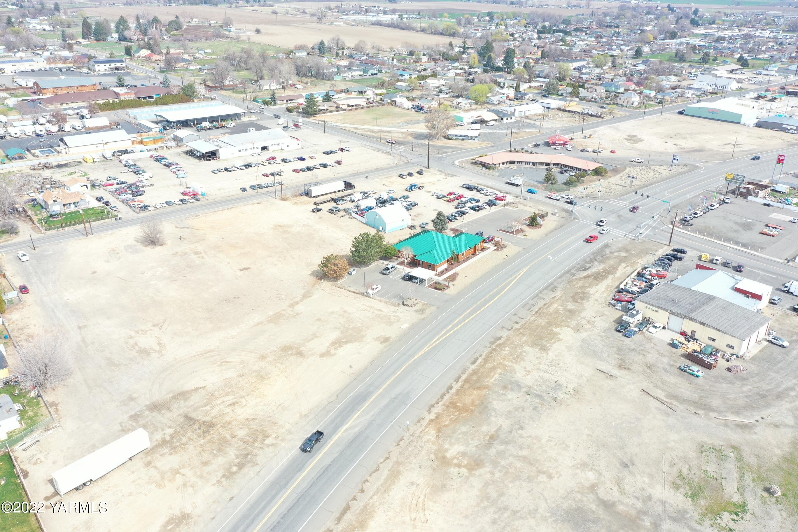4140 Outlook Road Sunnyside, WA 98944 - Photo 5 of 5 a view of city view and beach