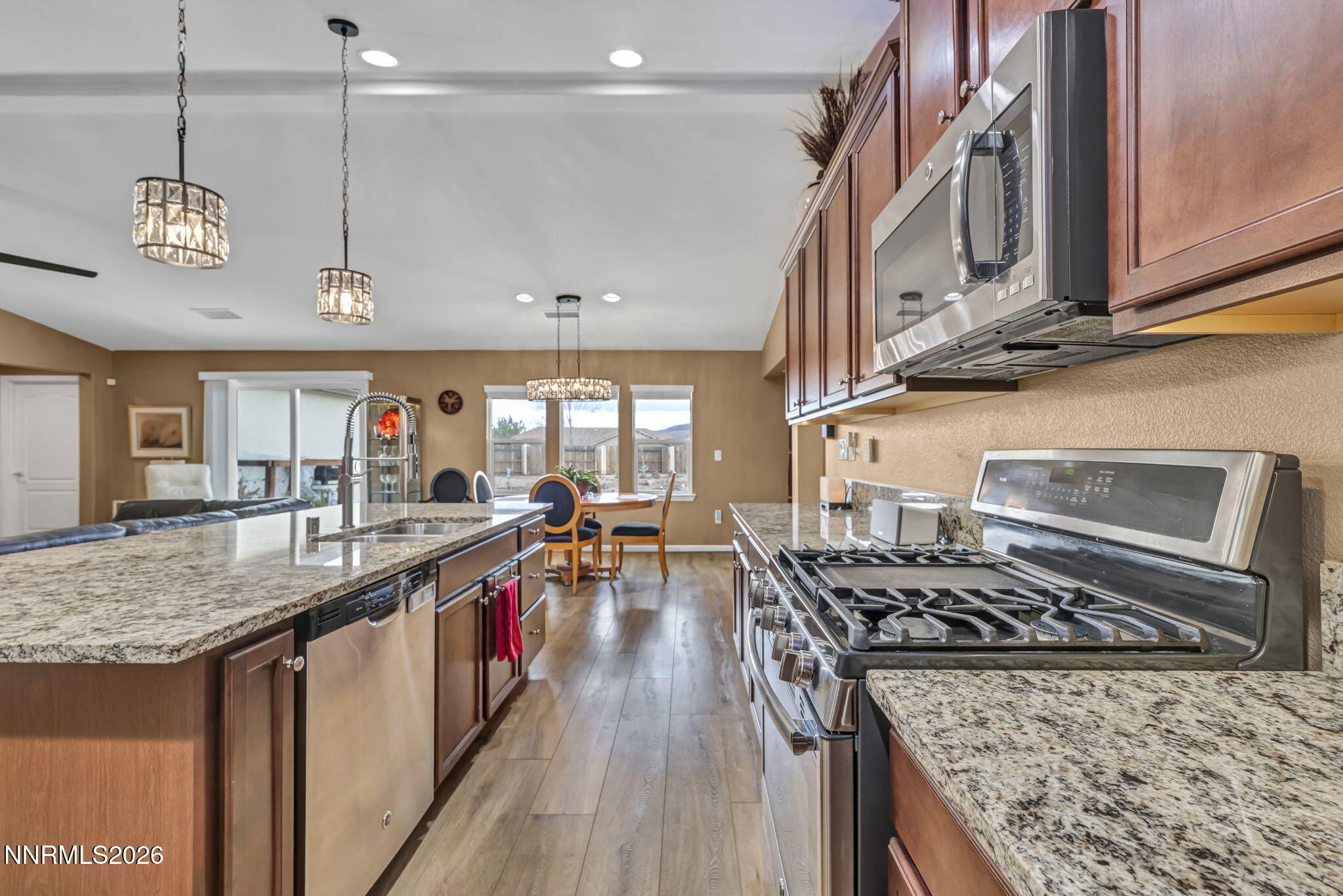 148 Snake Road Dayton, NV 89403 - Photo 16 of 57 a kitchen with lots of counter top space