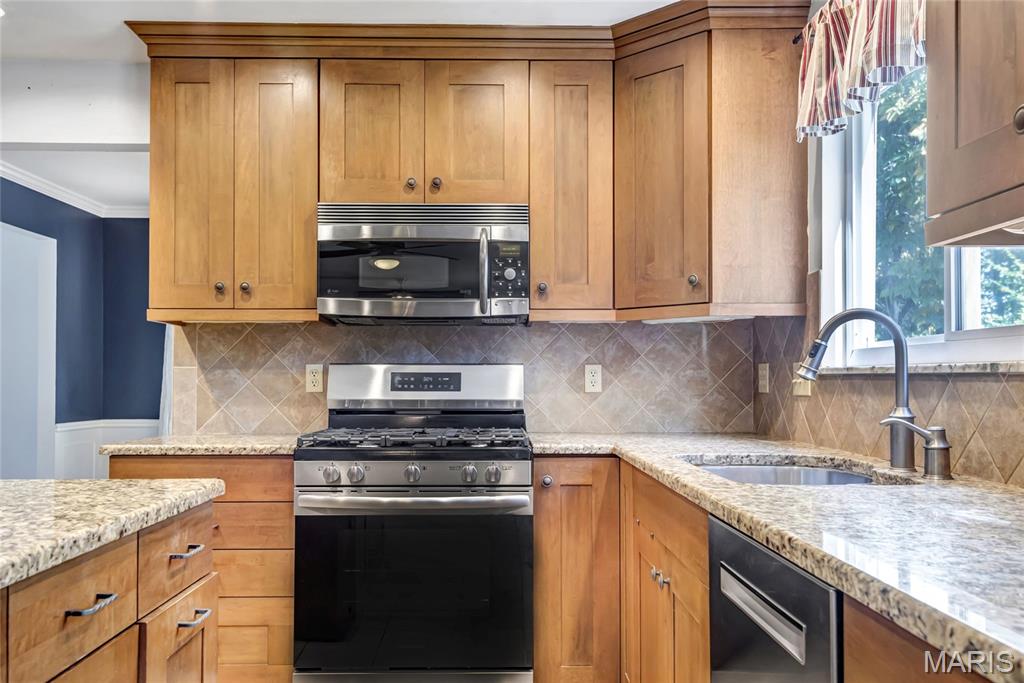 656 Crowsnest Drive Ballwin, MO 63021 - Photo 4 of 27 Gallery Image 4