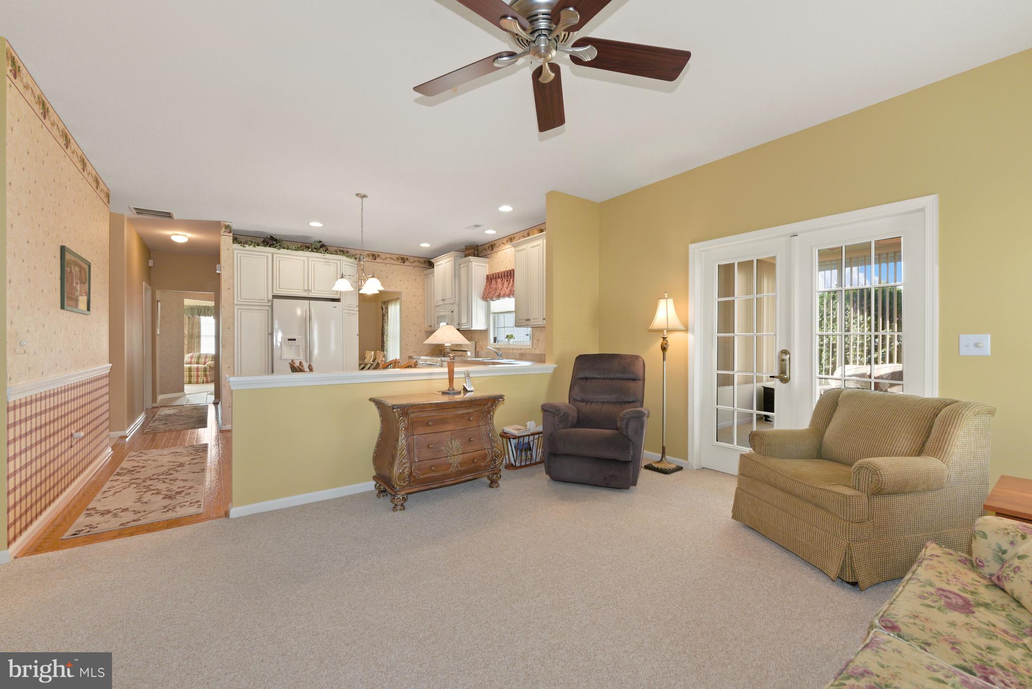 8 Shady Ridge Court Columbus, NJ 08022 - Photo 15 of 27 Family Room off Kitchen