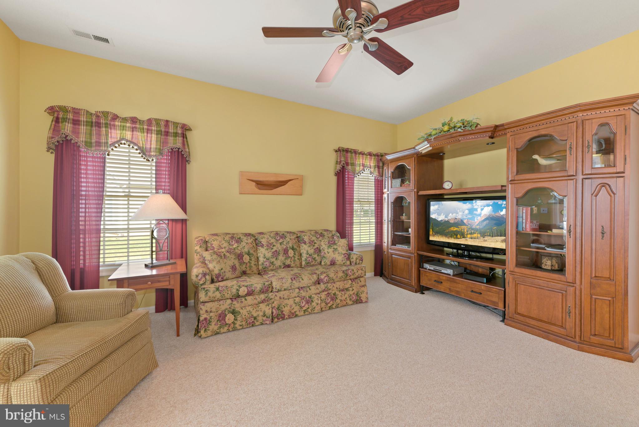 8 Shady Ridge Court Columbus, NJ 08022 - Photo 16 of 27 Family Room
