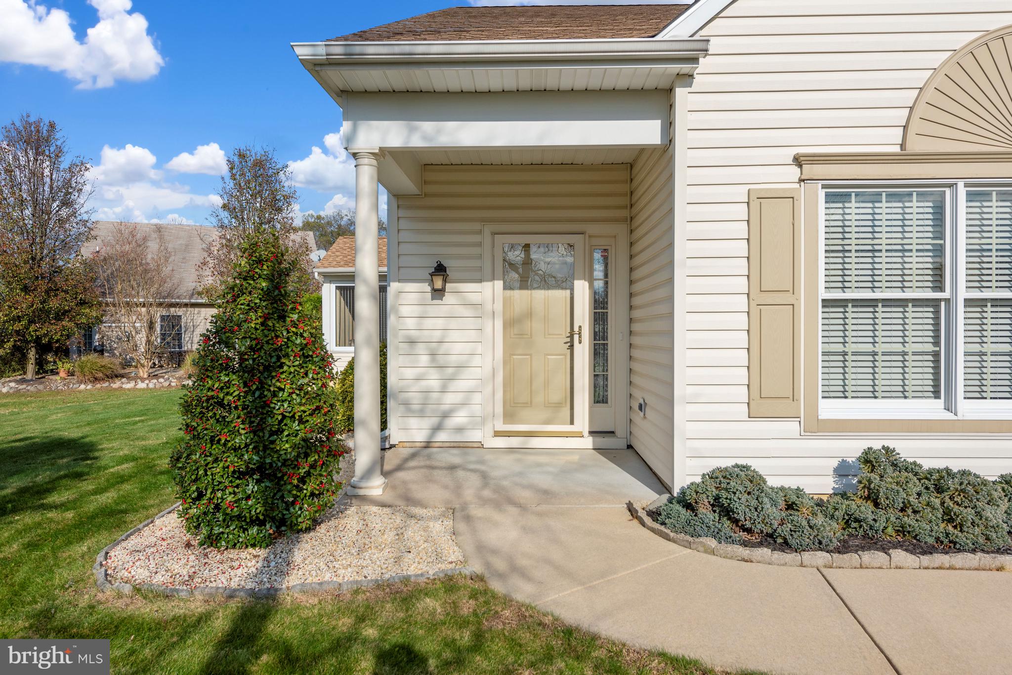8 Shady Ridge Court Columbus, NJ 08022 - Photo 2 of 27 Front Door