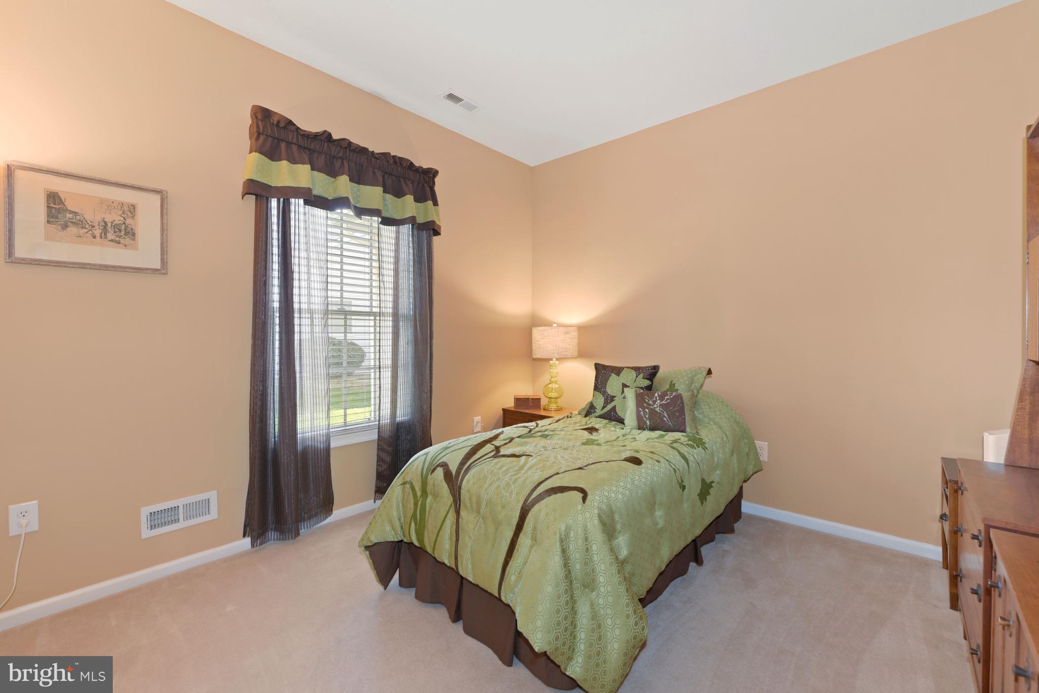8 Shady Ridge Court Columbus, NJ 08022 - Photo 22 of 27 Bedroom 2