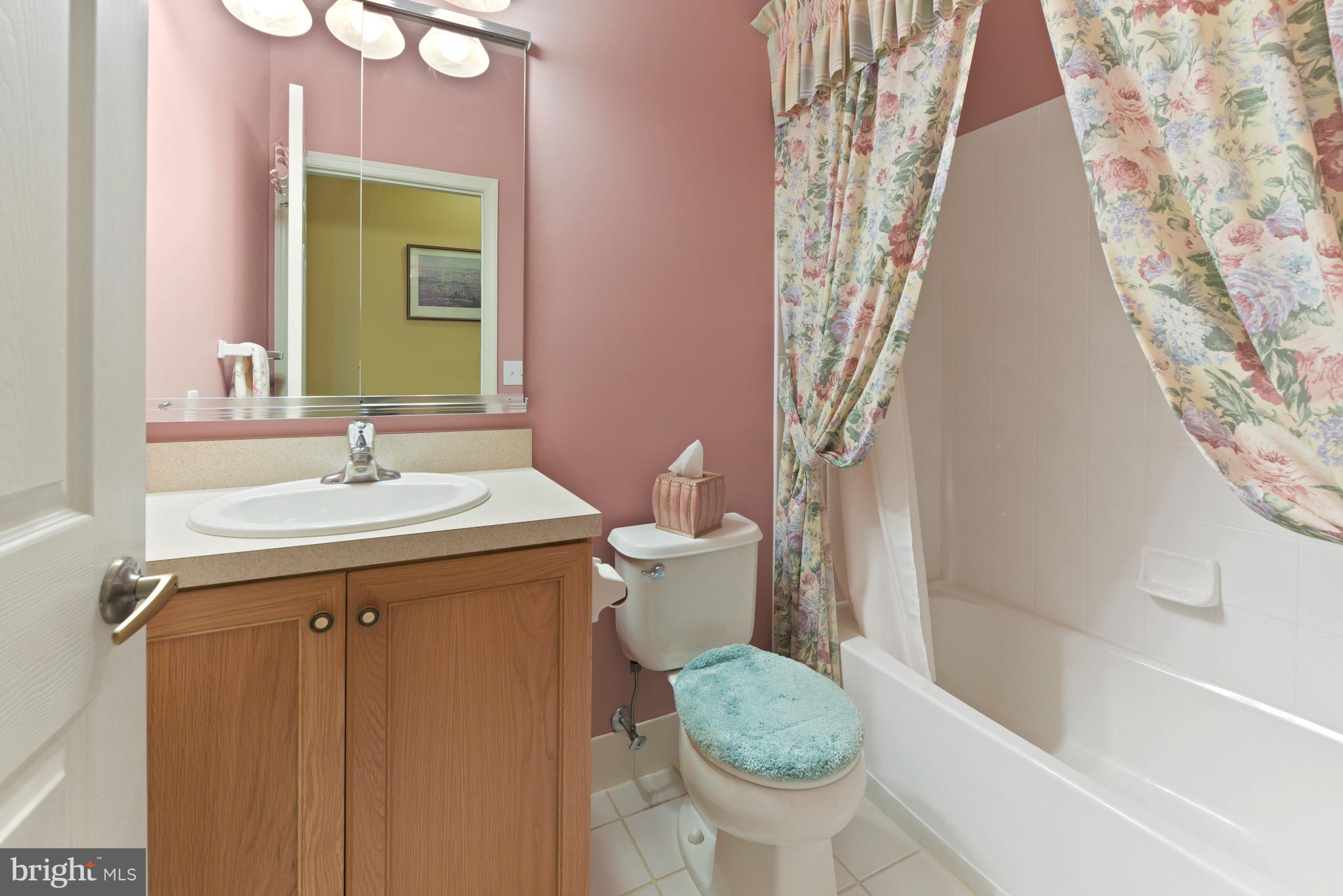 8 Shady Ridge Court Columbus, NJ 08022 - Photo 23 of 27 Hall Bath