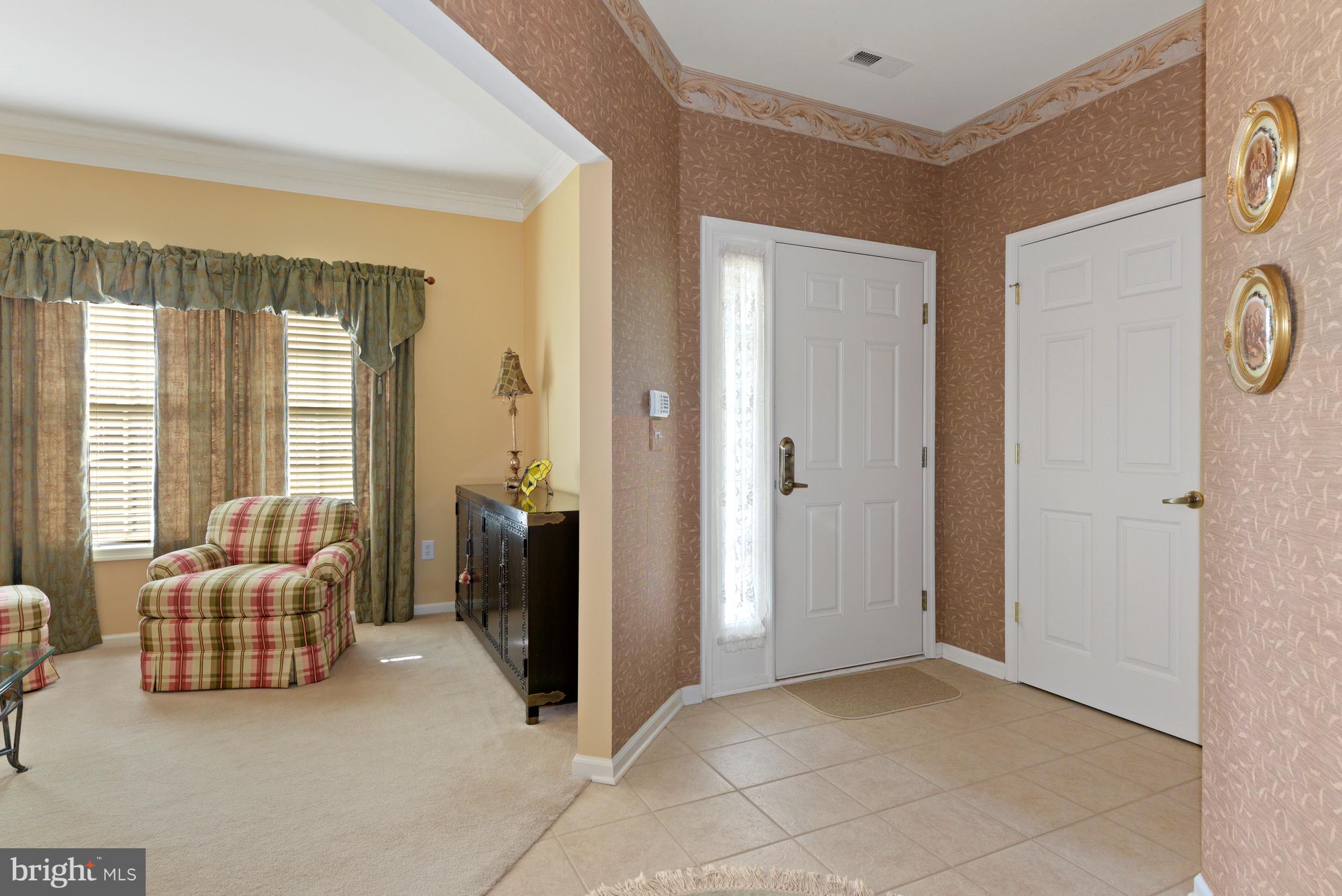 8 Shady Ridge Court Columbus, NJ 08022 - Photo 3 of 27 Entry Foyer