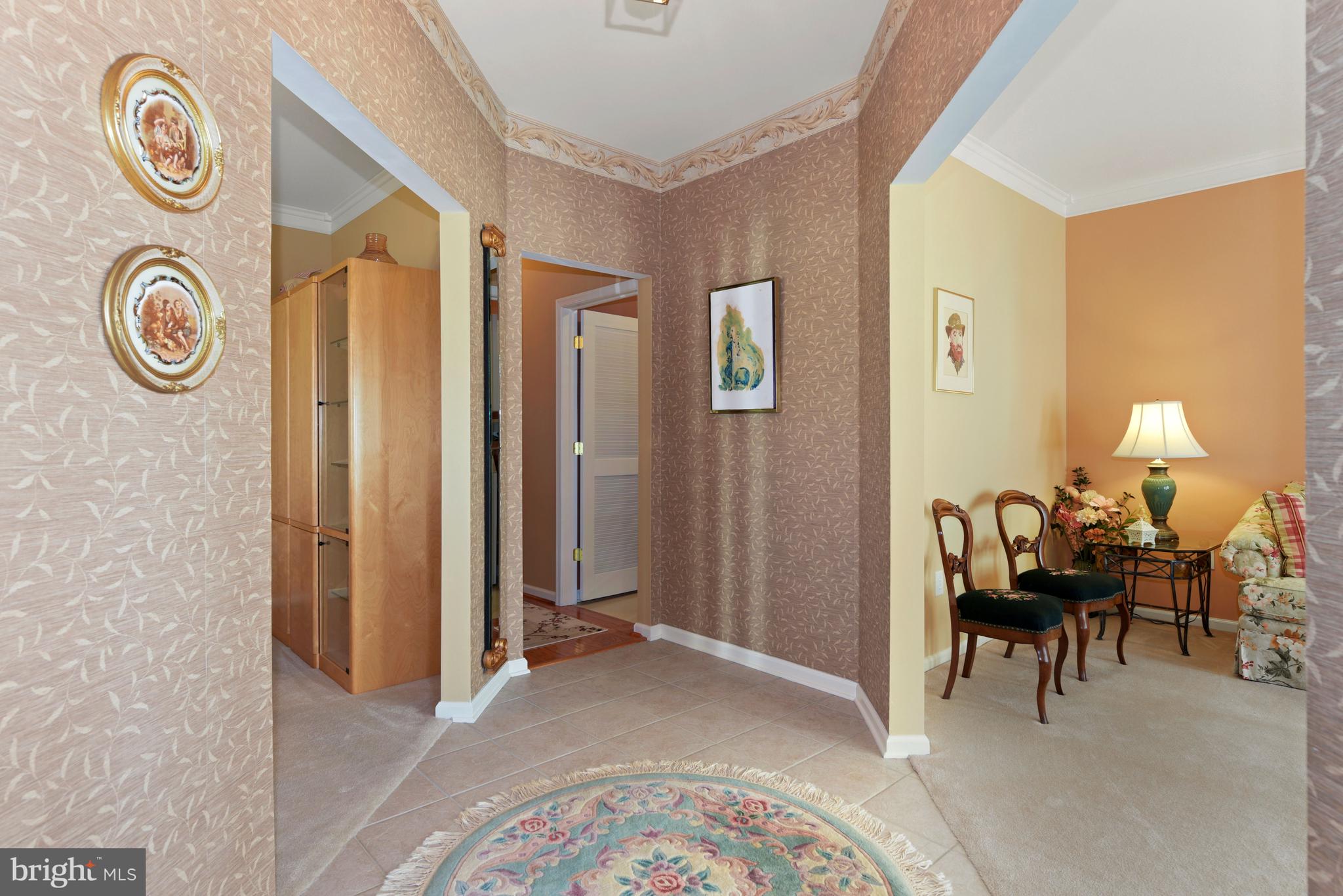 8 Shady Ridge Court Columbus, NJ 08022 - Photo 4 of 27 Entry hall to Formal LR
