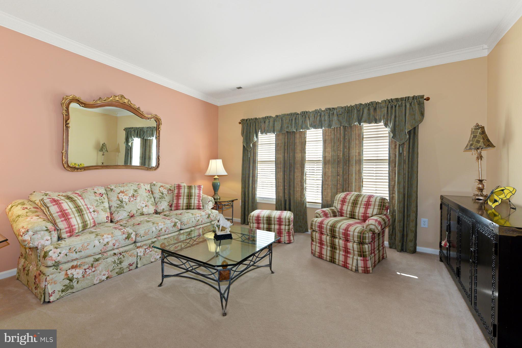 8 Shady Ridge Court Columbus, NJ 08022 - Photo 5 of 27 Formal Living Room