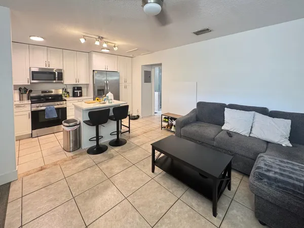 $1,600 | 151 Southwest 15th Street, Unit B, Pompano Beach, FL 33060