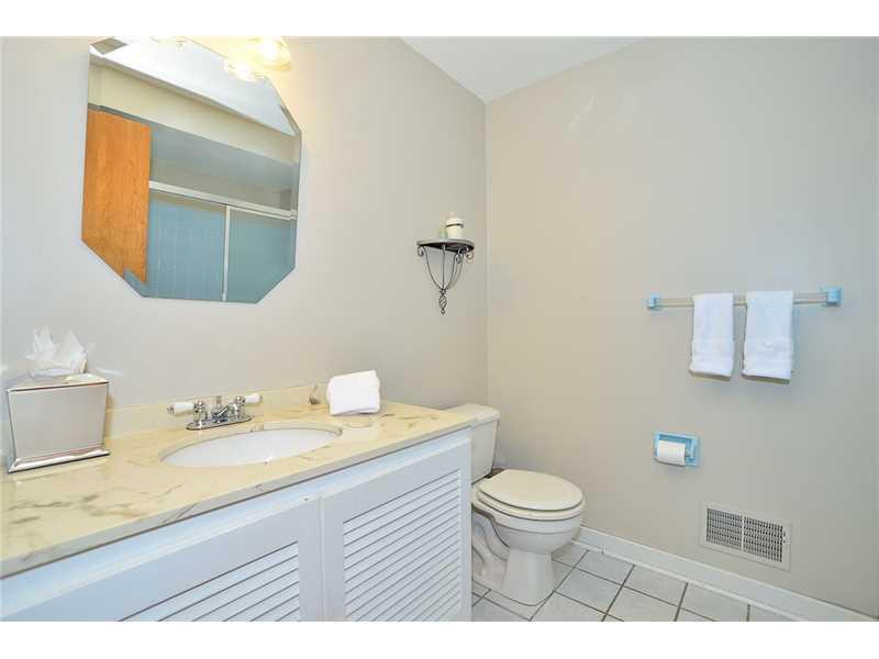 363 Inwood Road Pittsburgh, PA 15237 - Photo 11 of 17 Full Bath.