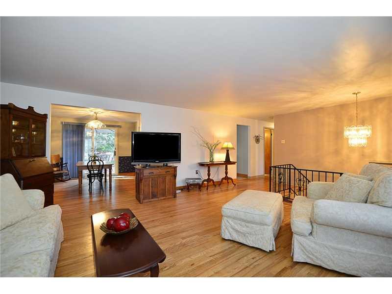 363 Inwood Road Pittsburgh, PA 15237 - Photo 3 of 17 Living Room.
