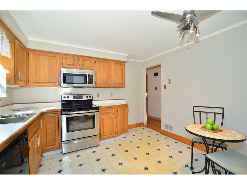 363 Inwood Road Pittsburgh, PA 15237 - Photo 5 of 17 Kitchen.
