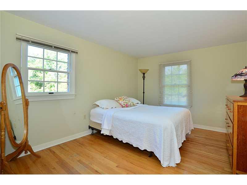 363 Inwood Road Pittsburgh, PA 15237 - Photo 9 of 17 Bedroom.