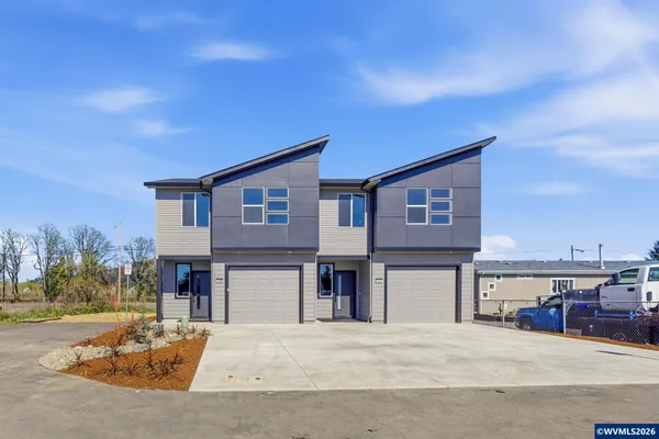 $899,000 | 300-302 Seven Oaks Lane, Lebanon, OR 97355