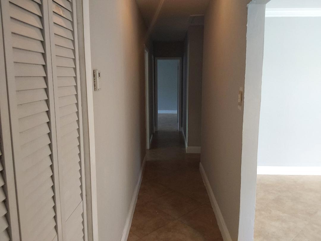 98 Seminole Lane Boca Raton, FL 33487 - Photo 37 of 42 a view of a hallway