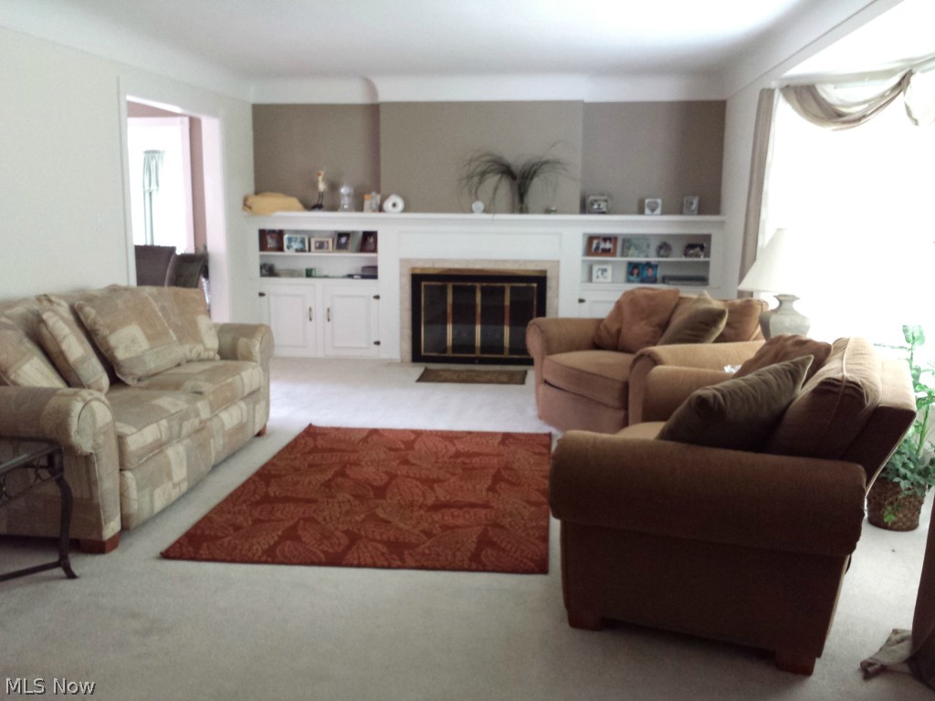 35900 Solon Road Solon, OH 44139 - Photo 3 of 24 Living room