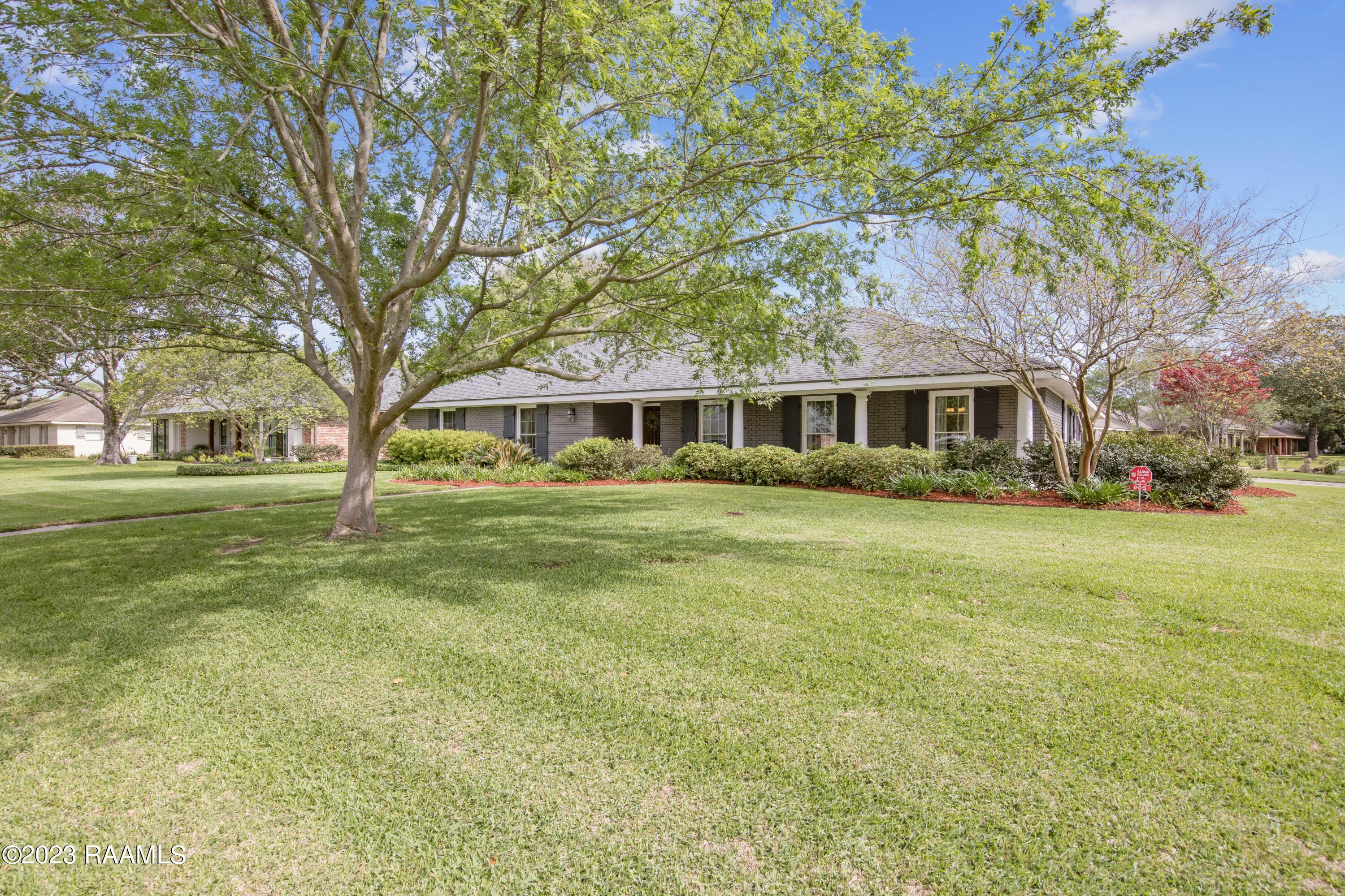 905 Greenbriar Road Lafayette, LA 70503 - Photo 2 of 29 905 Greenbriar Rd-2