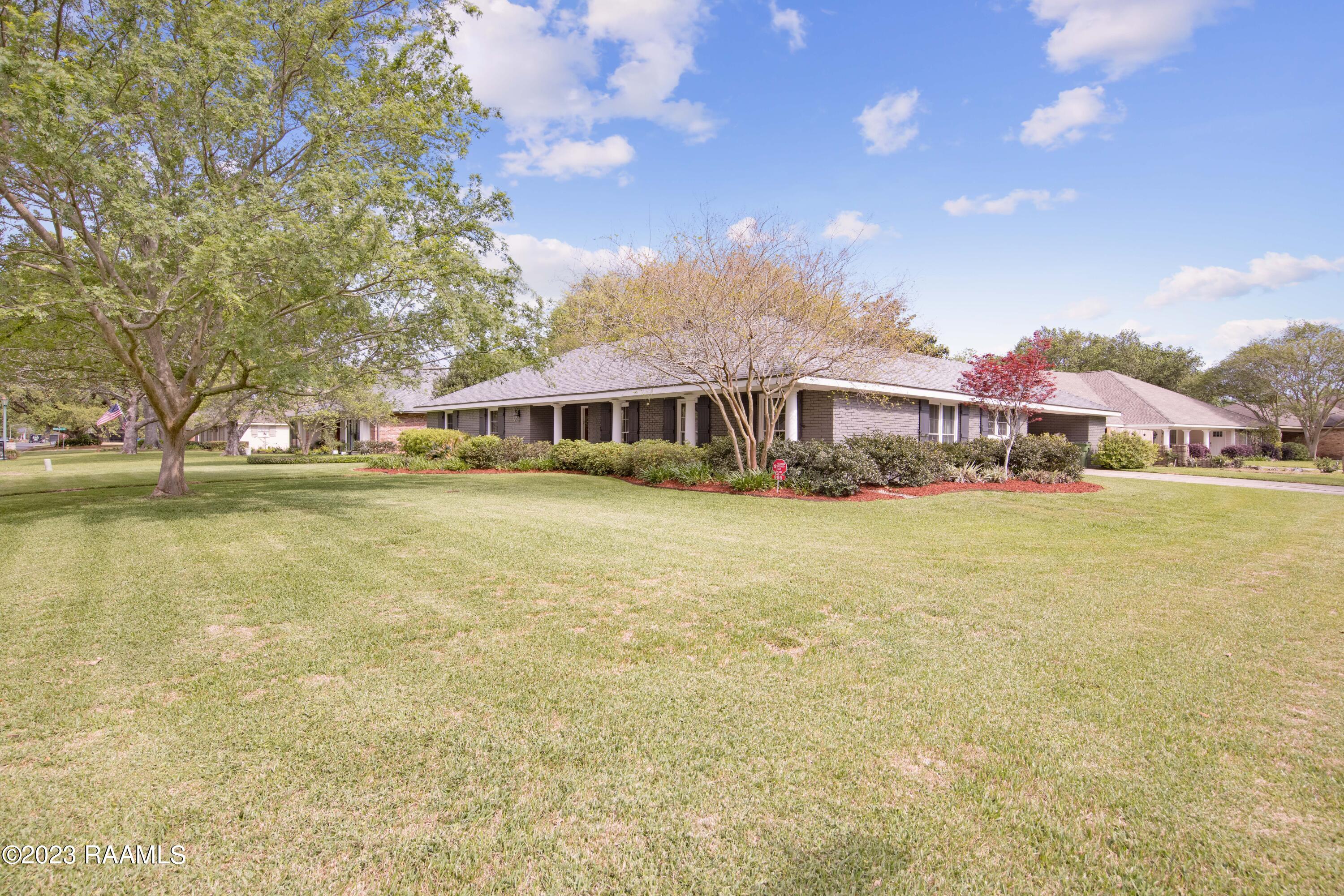 905 Greenbriar Road Lafayette, LA 70503 - Photo 3 of 29 905 Greenbriar Rd-3