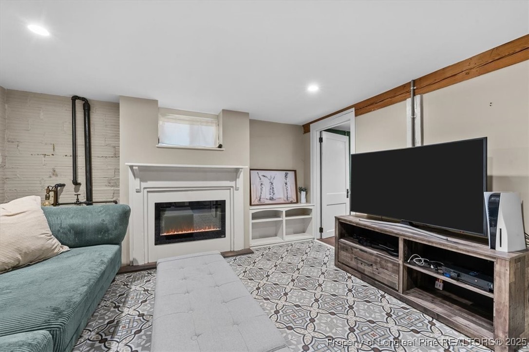 440 Kensington Road Southern Pines, NC 28387 - Photo 49 of 50 a living room with furniture and a flat screen tv