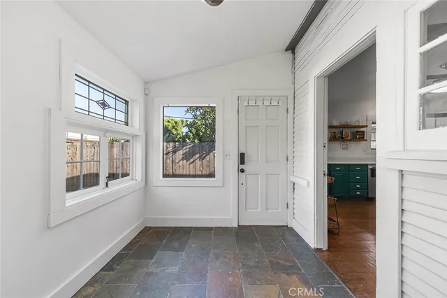 $975,000 | 916 Junipero Avenue, Long Beach, CA 90804