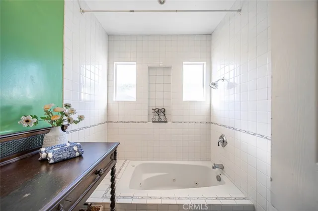 $975,000 | 916 Junipero Avenue, Long Beach, CA 90804