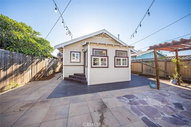 $975,000 | 916 Junipero Avenue, Long Beach, CA 90804