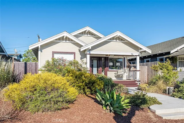 $975,000 | 916 Junipero Avenue, Long Beach, CA 90804