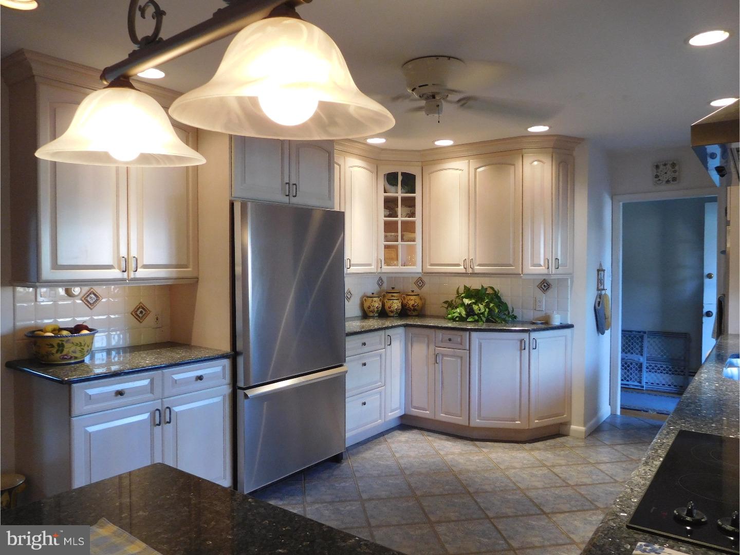 43 Red Oak Road Oreland, PA 19075 - Photo 8 of 24 Kitchen
