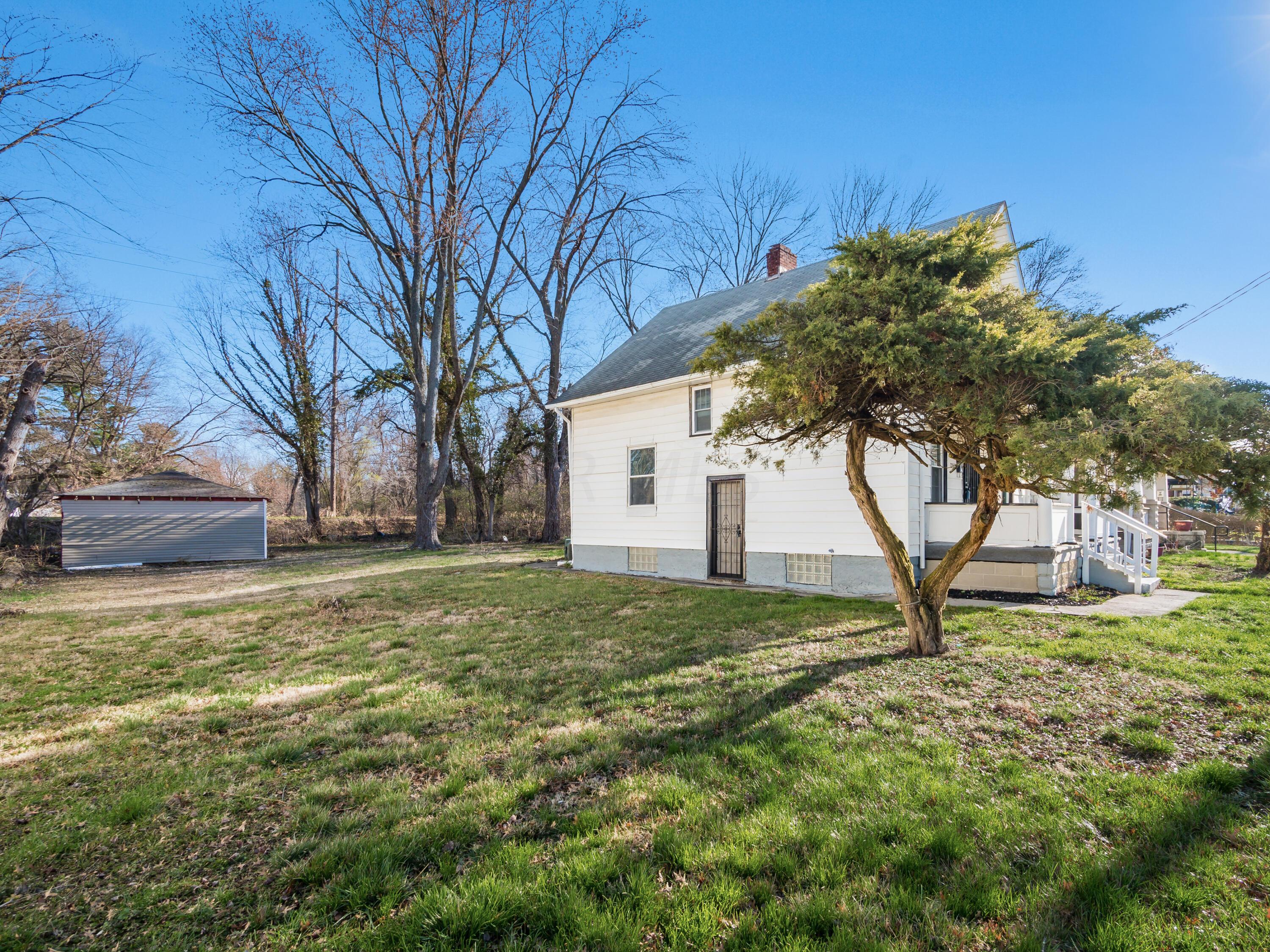 2262 Ridgeway Avenue Columbus, OH 43219 - Photo 3 of 28 N_2262_Ridgeway_Ave_079