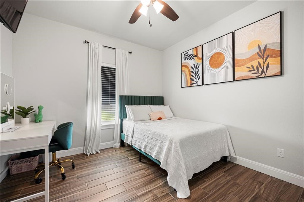 1570 Maryville Loop Beeville, TX 78102 - Photo 11 of 19 a bedroom with a bed and a desk