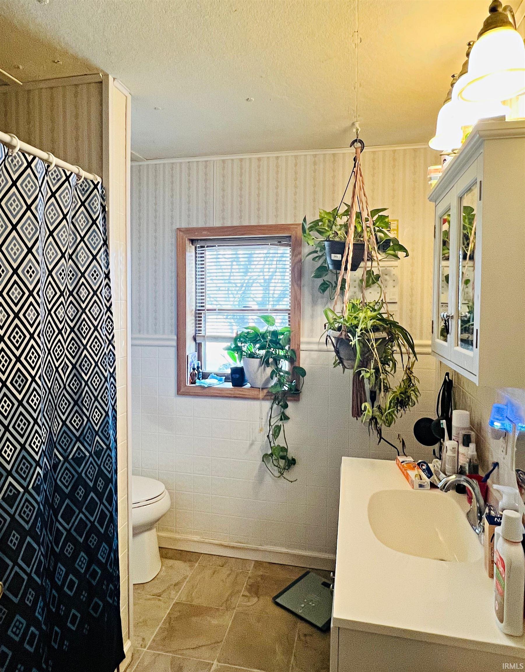 760 800 East Montgomery, IN 47558 - Photo 8 of 16