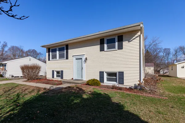 $235,000 | 1207 West Pottawatamie Street, Tecumseh, MI 49286