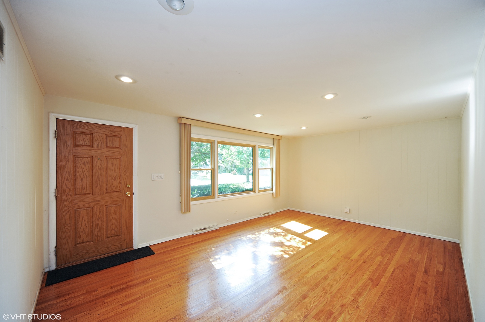 1414 Pfingsten Road Glenview, IL 60025 - Photo 2 of 10