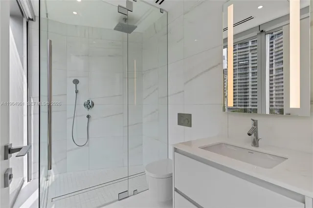 $16,500 | 300 Biscayne Blvd Way, Unit 704, Miami, FL 33131