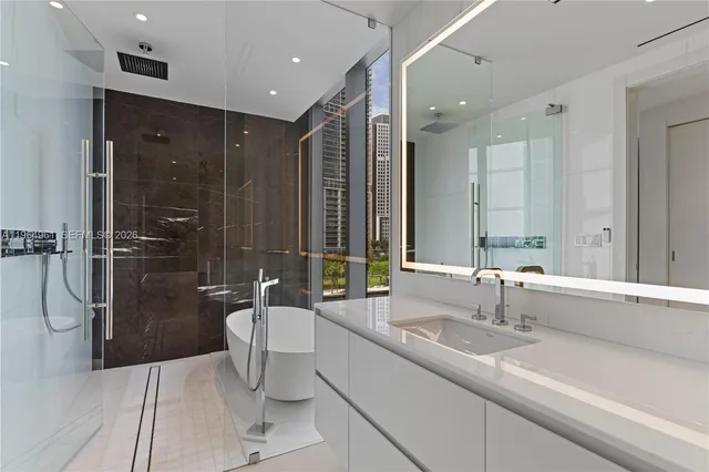 $16,500 | 300 Biscayne Blvd Way, Unit 704, Miami, FL 33131