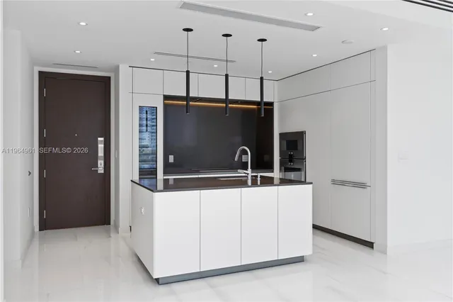 $16,500 | 300 Biscayne Blvd Way, Unit 704, Miami, FL 33131